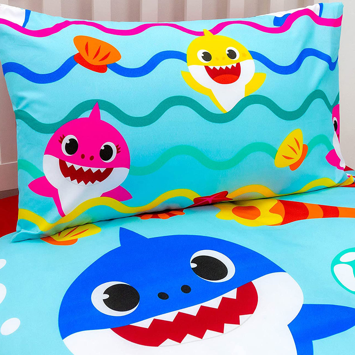 Baby Shark 'Rainbow' Reversible Single Duvet & Pillowcase Set