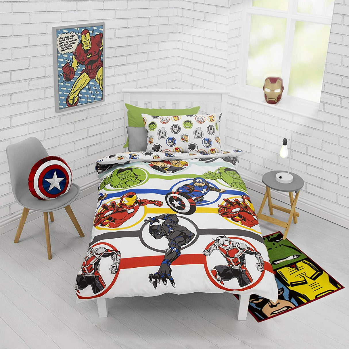 Marvel Avengers 'Strong' Reversible Single Duvet & Pillowcase Set