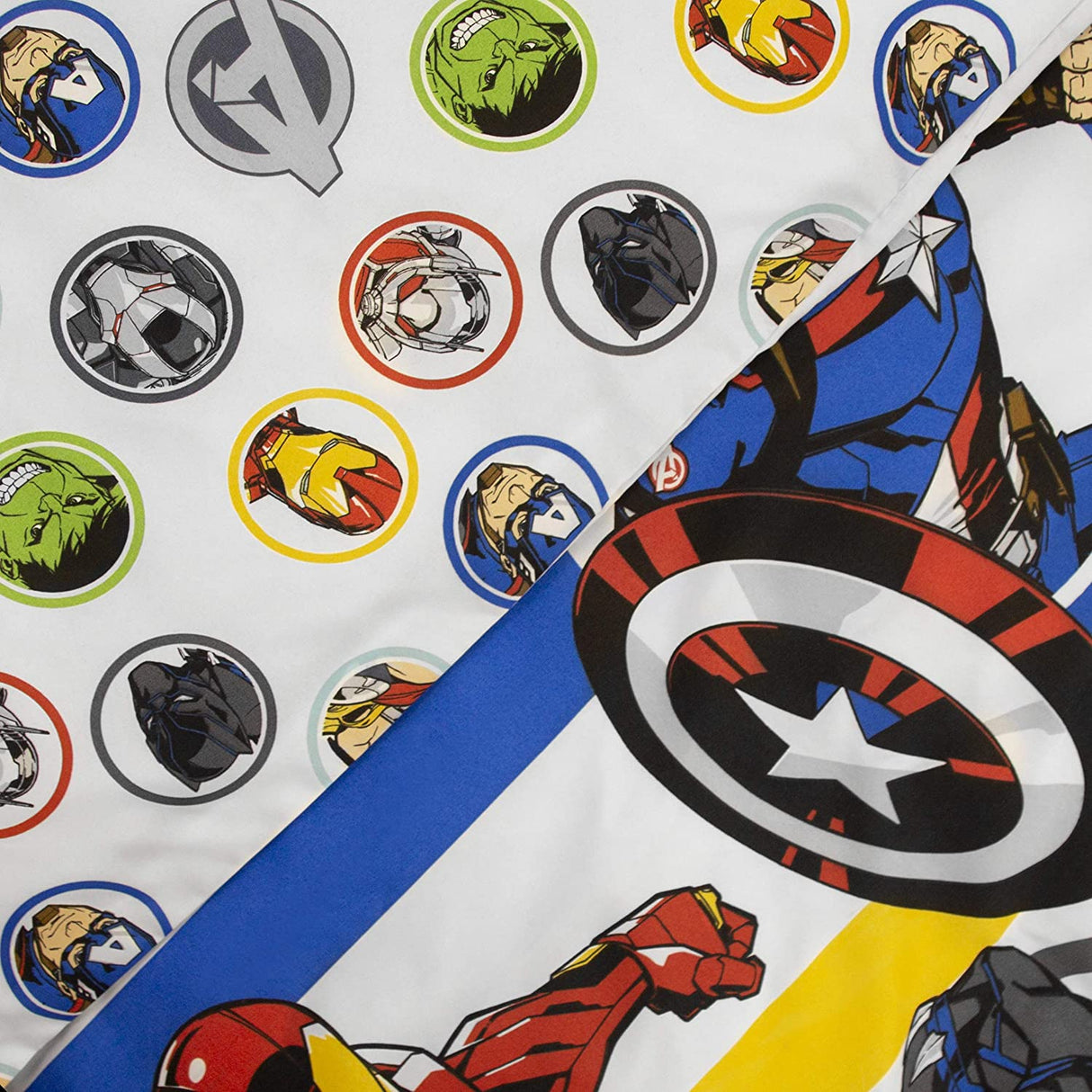 Marvel Avengers 'Strong' Reversible Single Duvet & Pillowcase Set